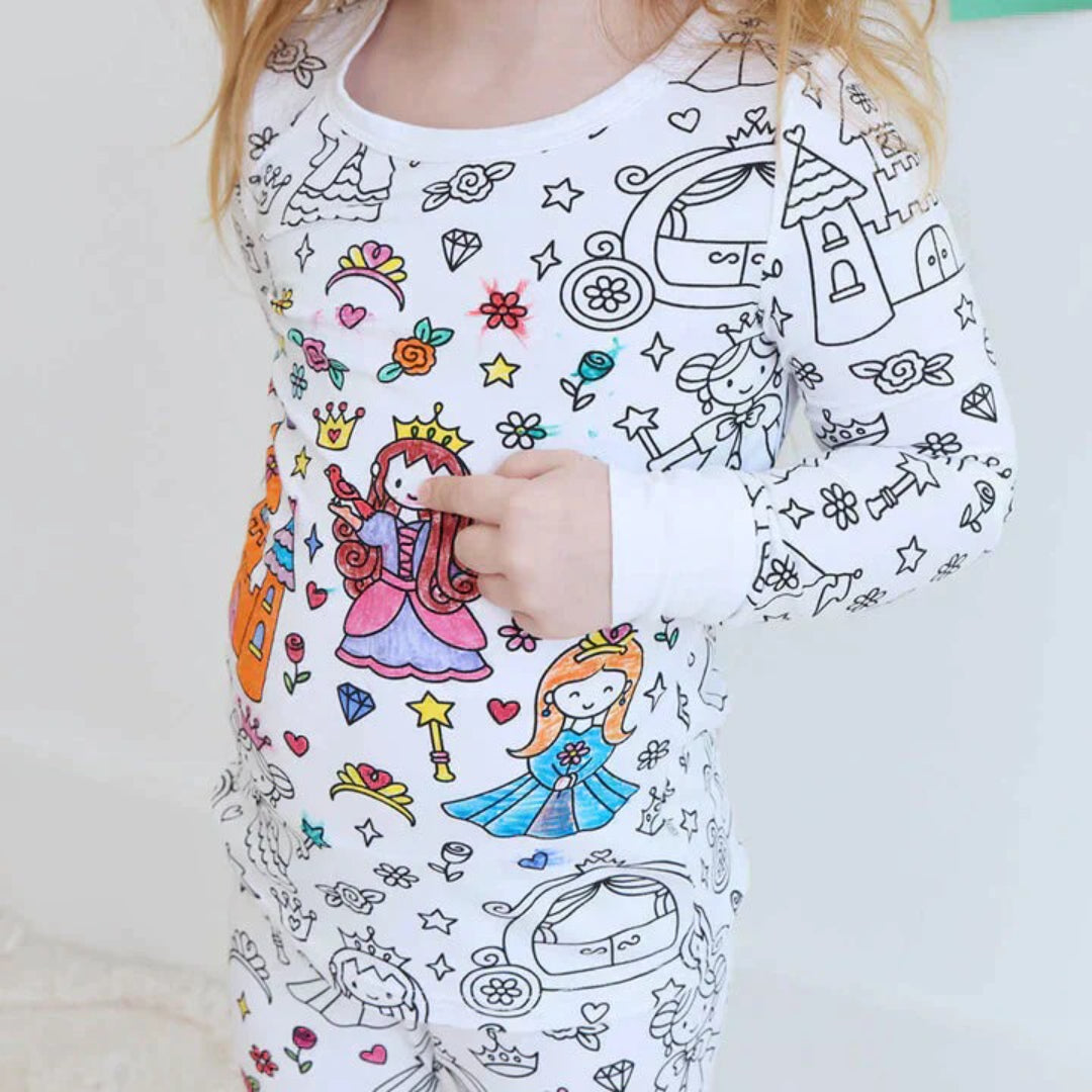Kids' pajamas that can be drawn on and colored in