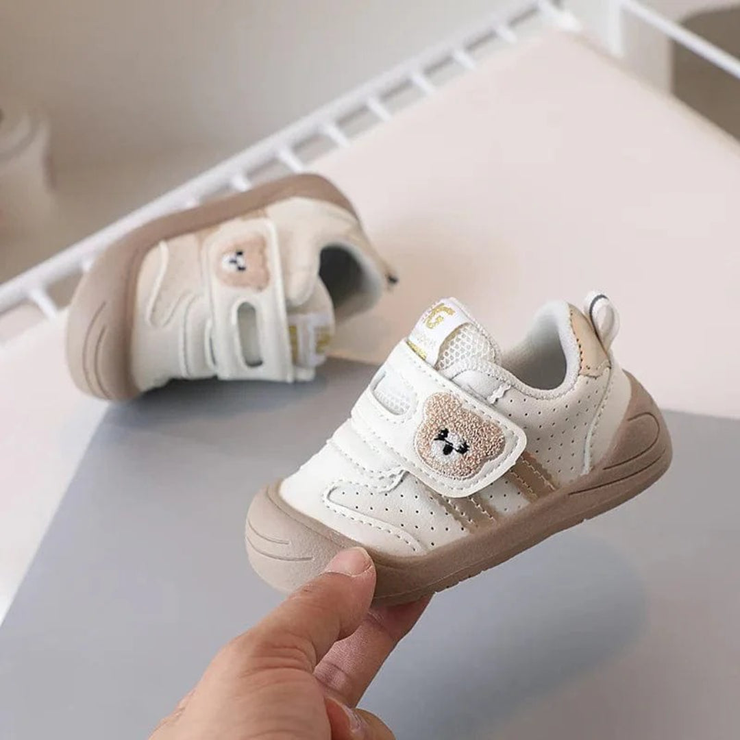 Baby shoes with a popular design
