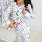 Kids' pajamas that can be drawn on and colored in